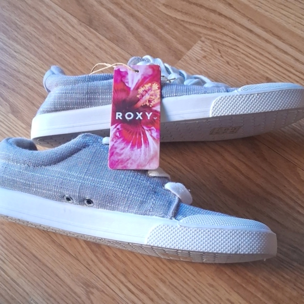 NWT ROXY ladies shoes. Gray, Lace Up, Sz  8